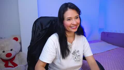 Snapshot of kelly_richardson1 chatting on February 13, 10:43 pm elena online show from February 13, 10:43 pm