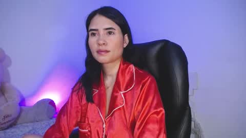 Snapshot of kelly_richardson1 chatting on December 10, 2:06 pm elena online show from December 10, 2:06 pm