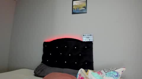 Snapshot of kellymillian_ chatting on October 19, 10:12 pm kellyMillian  online show from October 19, 10:12 pm