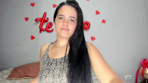 kellyMillian  online show from December 4, 12:35 am