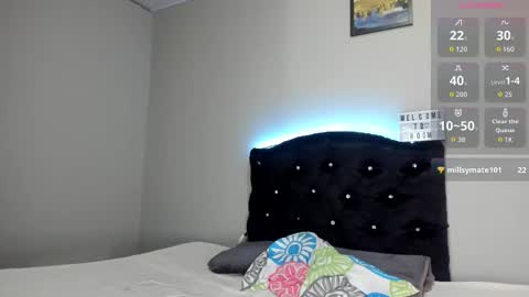 kellyMillian  online show from November 3, 9:08 pm