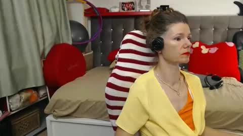 kelly online show from November 7, 12:05 am