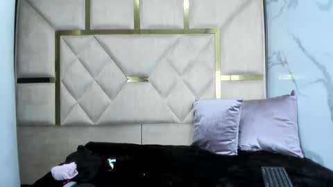 Kendall online show from January 15, 2:23 pm