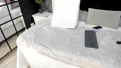 Snapshot of kendraleroy chatting on March 1, 10:42 pm KENDRA online show from March 1, 10:42 pm