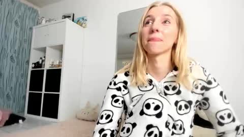 Kenzie online show from October 8, 5:45 am