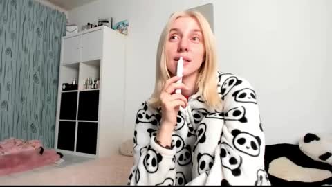 Kenzie online show from February 27, 5:02 am