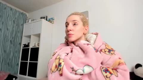 Kenzie online show from November 9, 1:07 pm