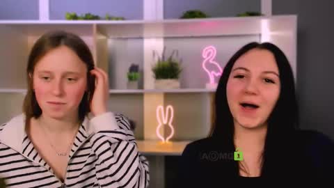 keuli_li online show from February 26, 7:57 pm