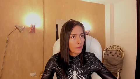 Khloe online show from February 10, 1:22 pm