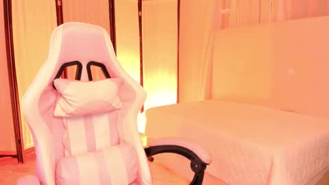 Khloe online show from October 13, 12:19 pm