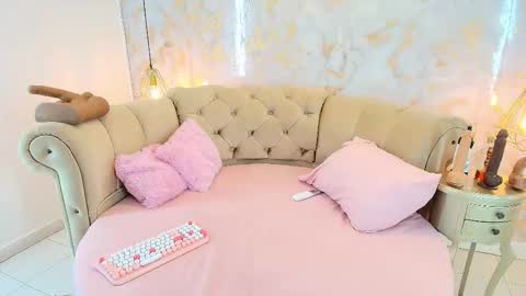 Khloe online show from November 14, 5:51 am