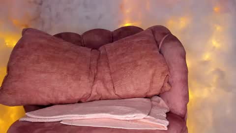 Kim Murphy online show from March 8, 1:48 am