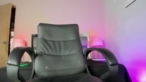 Snapshot of kimberlycoxxx chatting on February 22, 10:15 pm kimberly online show from February 22, 10:15 pm