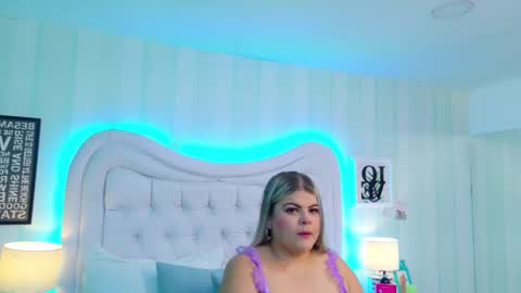 KimBrooks online show from December 3, 10:50 am