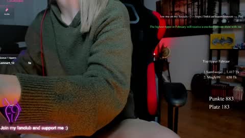 Wolfs Girl online show from February 4, 6:33 pm