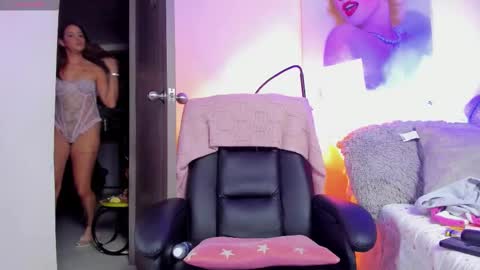 kimmberly_saenz_ online show from February 19, 11:03 pm