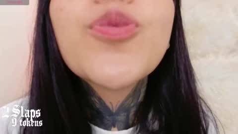 Snapshot of kimmi_kim chatting on October 21, 1:31 am online show from October 21, 1:31 am
