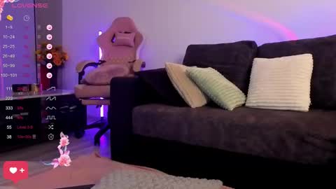 KimSkye online show from March 3, 2:23 pm