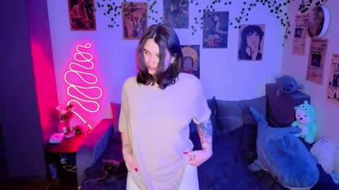 Snapshot of kira_kick chatting on October 21, 7:07 pm Kira VanKick online show from October 21, 7:07 pm