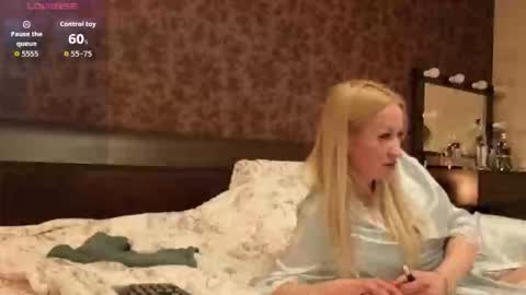 kira_saning online show from February 22, 11:11 am