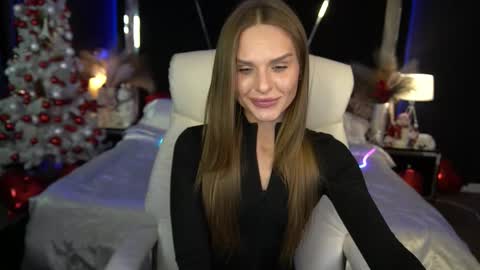 kiraagray online show from December 15, 2:11 pm