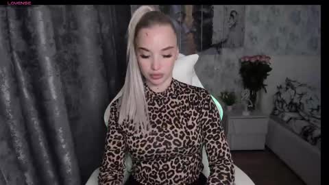 kirakrox online show from September 8, 5:23 pm