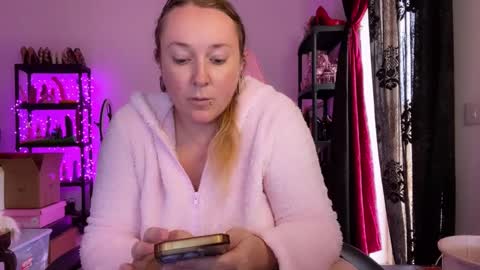 kissica online show from November 17, 2:29 pm