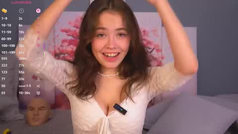 Mia online show from October 2, 9:14 am