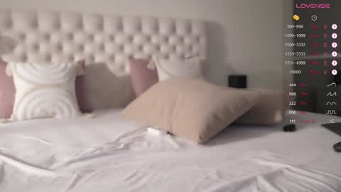 kissing33 online show from September 13, 9:01 pm