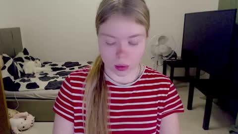 Snapshot of kitten_jenny01 chatting on January 11, 3:09 pm Jennyblonde and Emmabrunette online show from January 11, 3:09 pm
