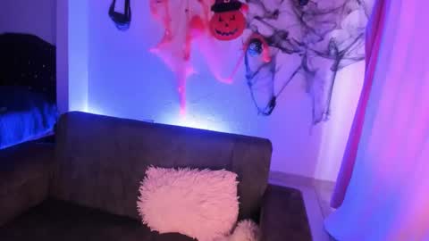 kitty__chs online show from November 17, 1:34 pm