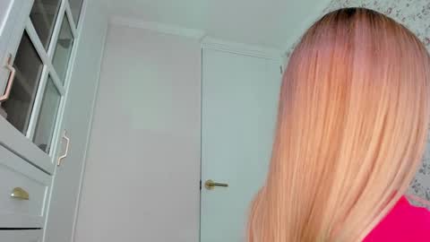 sophie online show from January 17, 6:04 pm