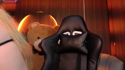 kitty_fox_b online show from February 10, 1:36 pm