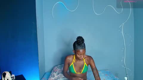 K L O E online show from December 15, 2:00 pm