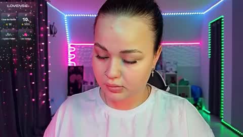 Mia online show from February 2, 12:59 pm