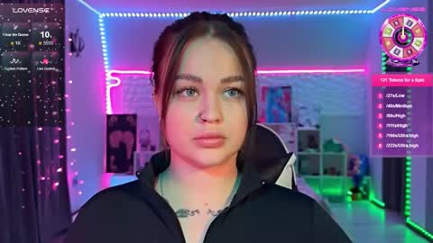 Mia online show from February 12, 8:32 pm