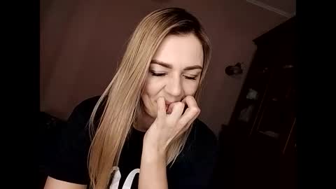 Snapshot of krisssexi chatting on March 3, 5:37 am KrissSexi online show from March 3, 5:37 am