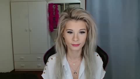 KristineAmore online show from October 27, 8:43 am