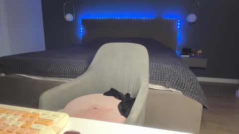 Kristi online show from November 10, 4:29 am