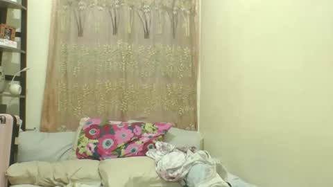 its me KYLIE online show from December 14, 7:25 am