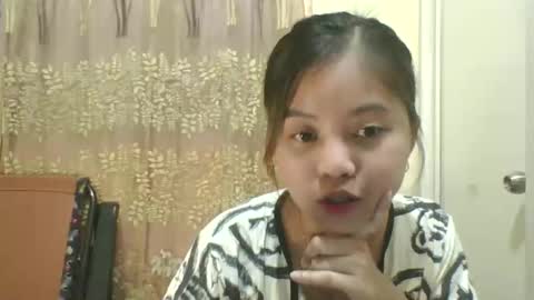 its me KYLIE online show from October 16, 2:30 pm