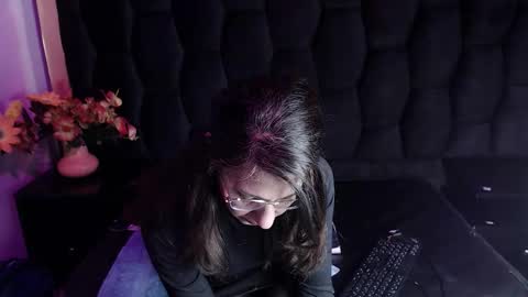 kylie_bloom online show from November 16, 11:27 pm