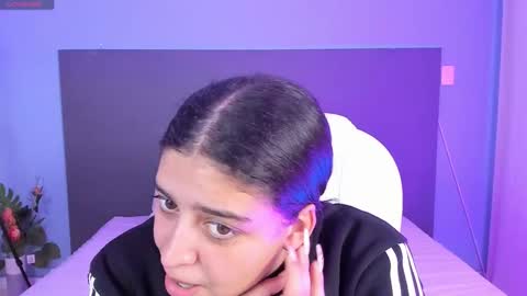 Snapshot of kylie_reyes chatting on December 21, 8:00 pm Kylie Reyes  online show from December 21, 8:00 pm