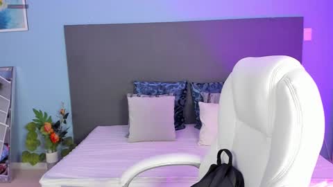 Snapshot of kylie_reyes chatting on December 12, 7:48 pm Kylie Reyes  online show from December 12, 7:48 pm
