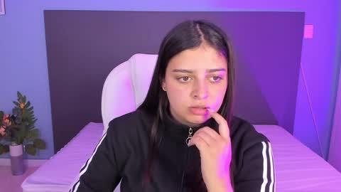 Snapshot of kylie_reyes chatting on January 13, 7:21 pm Kylie Reyes  online show from January 13, 7:21 pm