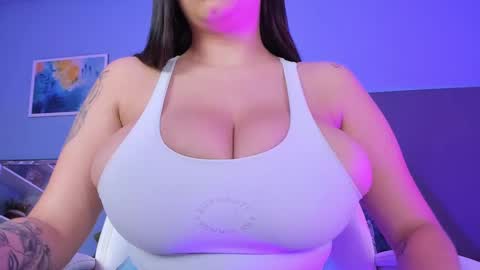 Snapshot of kylie_reyes chatting on February 20, 6:24 pm Kylie Reyes  online show from February 20, 6:24 pm