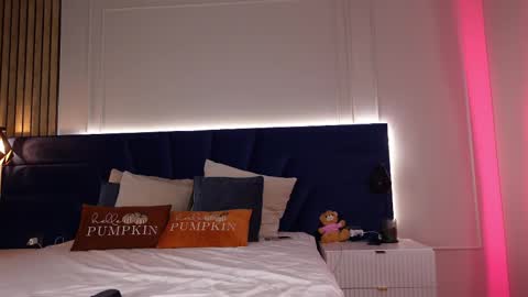 Kylie  online show from November 23, 9:55 am