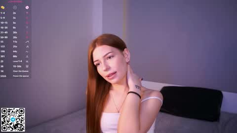 Snapshot of lacienini chatting on October 23, 6:08 am Esme online show from October 23, 6:08 am