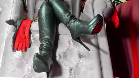 GoddessLeather online show from November 18, 3:02 pm