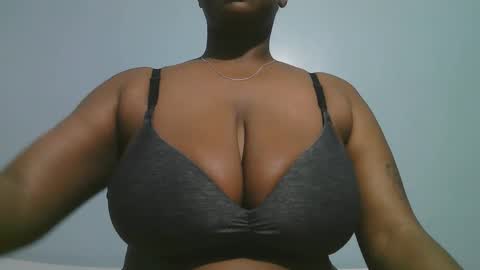 lady_dearra online show from February 5, 3:20 am